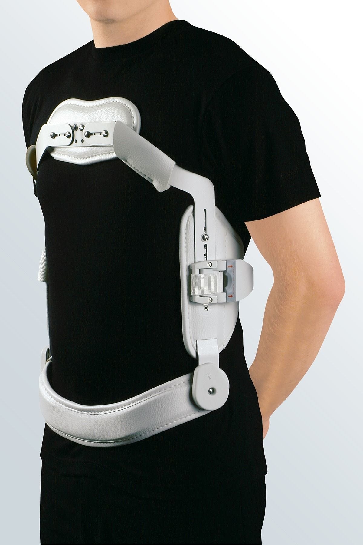 medi 4C flex hyperextension brace with cantilever closing mechanism