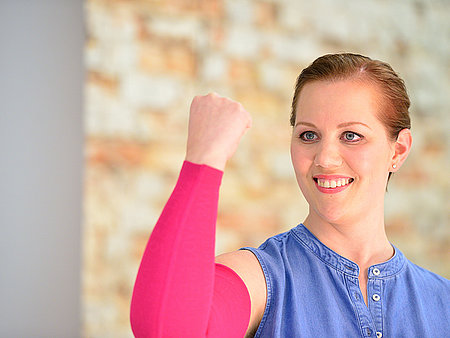 Ⓒ BVMed, Christine Raab wears compression sleeves Ⓒ BVMed, Christine Raab wears compression sleeves - Ⓒ BVMed, Christine Raab wears compression sleeves