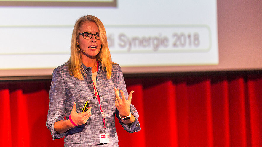 Dr. Martha Földi eröffnete das wissenschaftliche Vortragsprogramm. Dr. Martha Földi eröffnete das wissenschaftliche Vortragsprogramm.