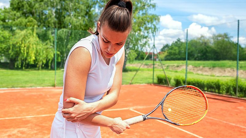 Elbow pain due to tennis elbow