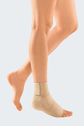 Adjustable compression device for venous diseases