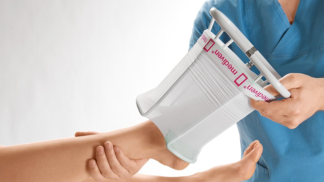 Donning compression stockings with medi Hospitalbutler medi